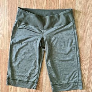 LULULEMON EBB AND FLOW CROP Women Short,size L